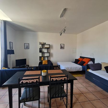 LE PRIEURE - STUDIOS jusqu'à 4 personnes Villeneuve-lès-Béziers Esterno foto
