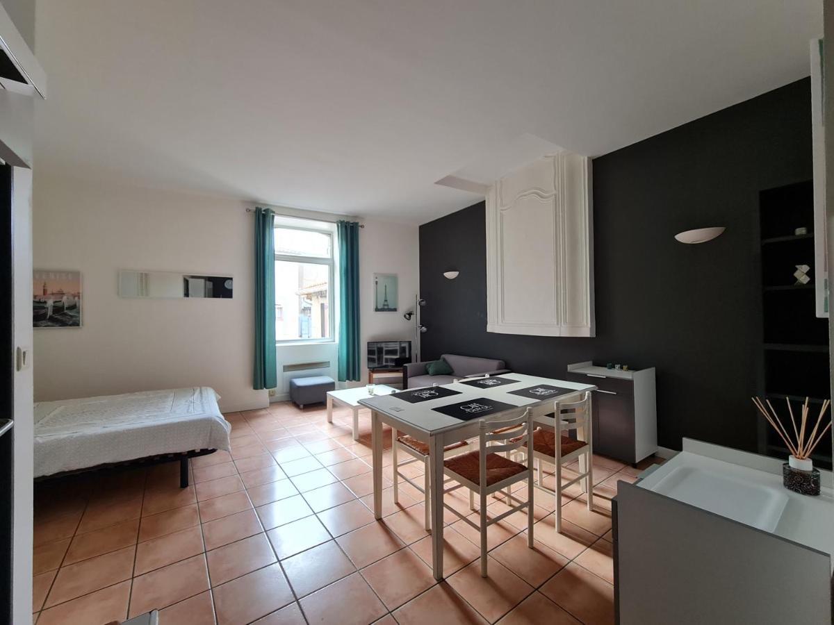 LE PRIEURE - STUDIOS jusqu'à 4 personnes Villeneuve-lès-Béziers Esterno foto