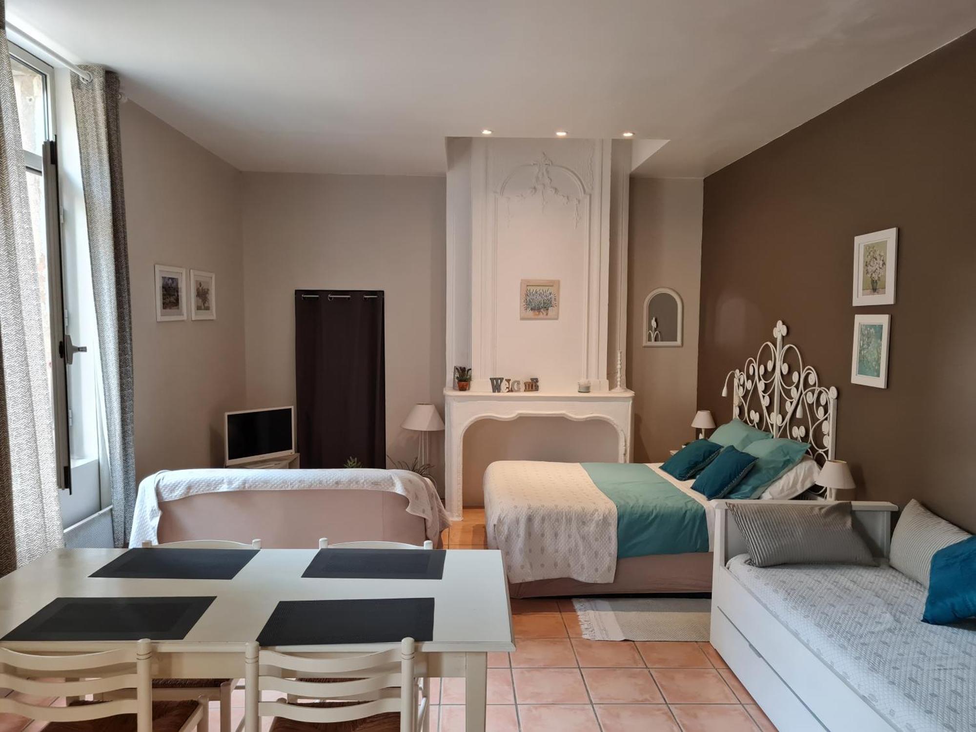 LE PRIEURE - STUDIOS jusqu'à 4 personnes Villeneuve-lès-Béziers Esterno foto