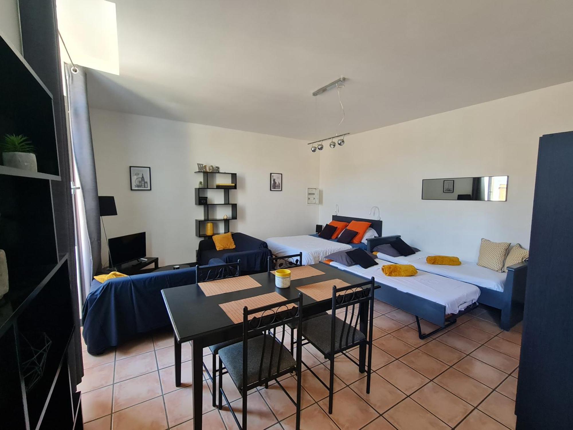 LE PRIEURE - STUDIOS jusqu'à 4 personnes Villeneuve-lès-Béziers Esterno foto