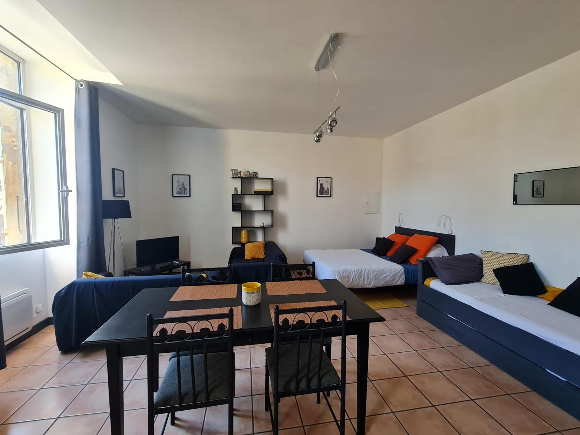 LE PRIEURE - STUDIOS jusqu'à 4 personnes Villeneuve-lès-Béziers Esterno foto