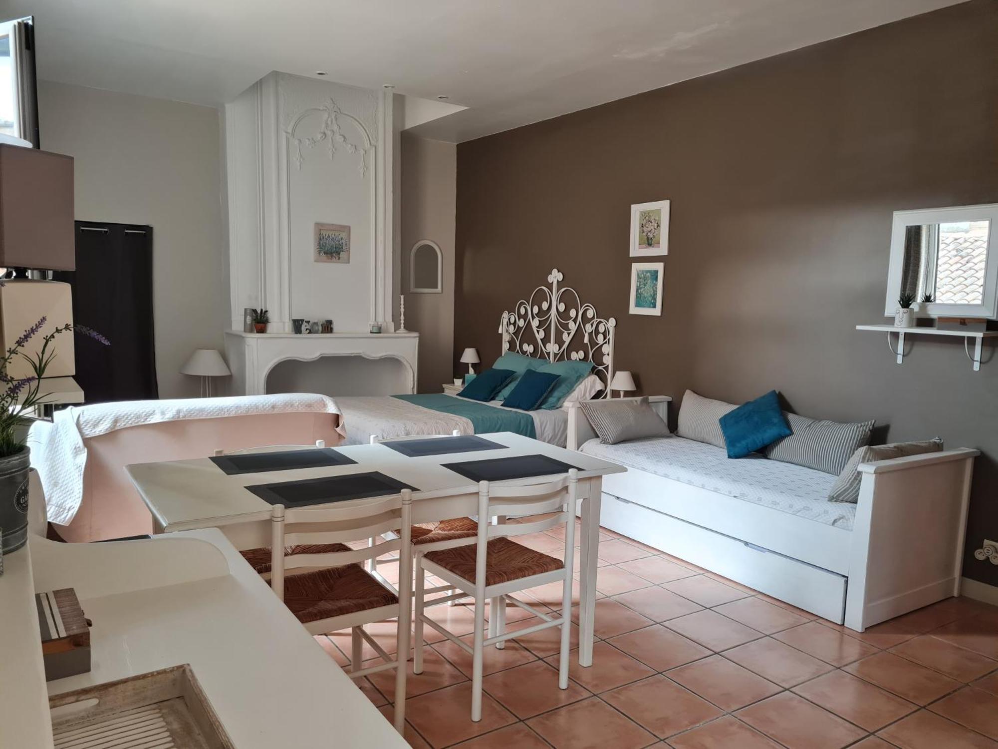 LE PRIEURE - STUDIOS jusqu'à 4 personnes Villeneuve-lès-Béziers Esterno foto