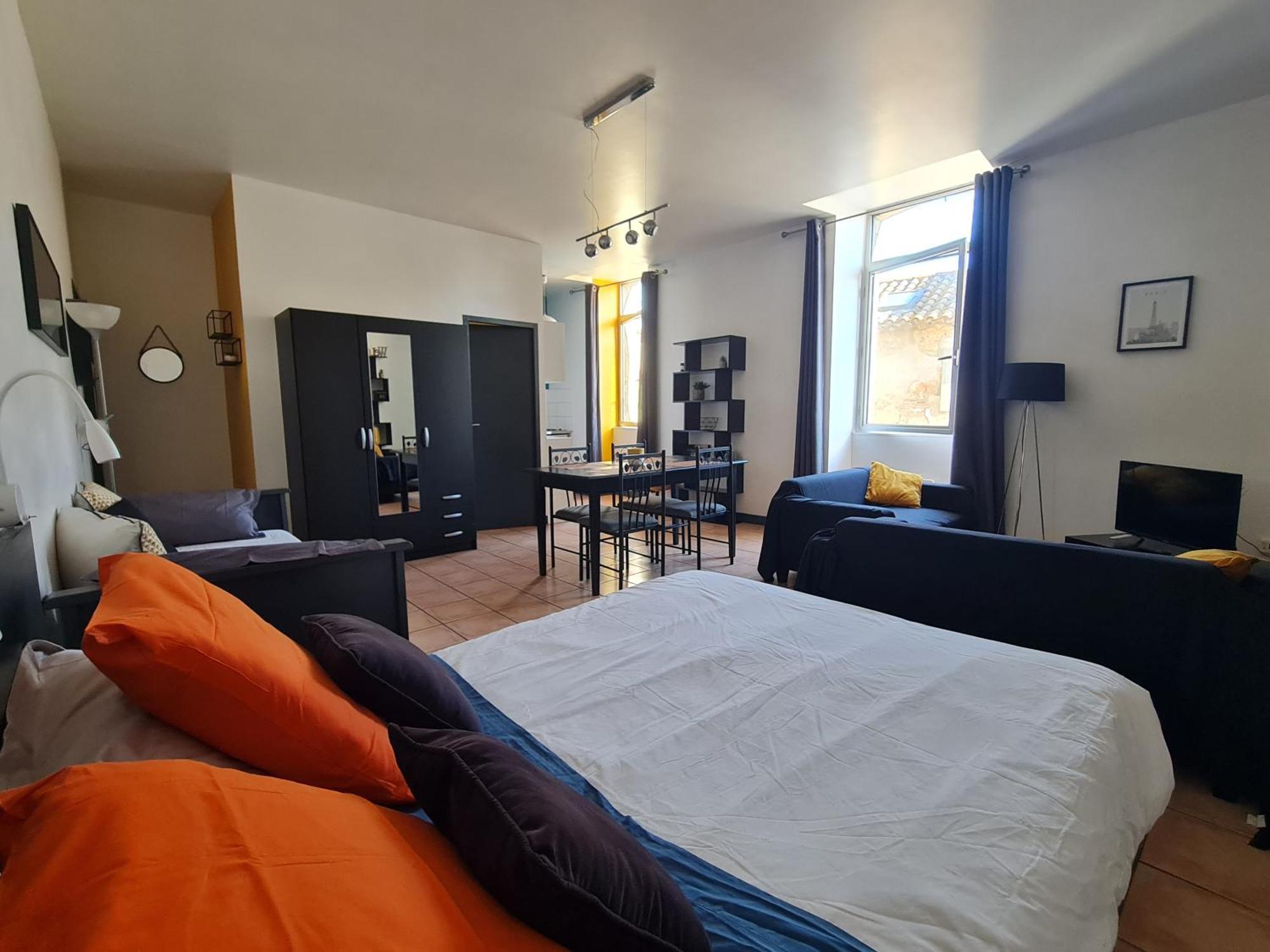 LE PRIEURE - STUDIOS jusqu'à 4 personnes Villeneuve-lès-Béziers Esterno foto